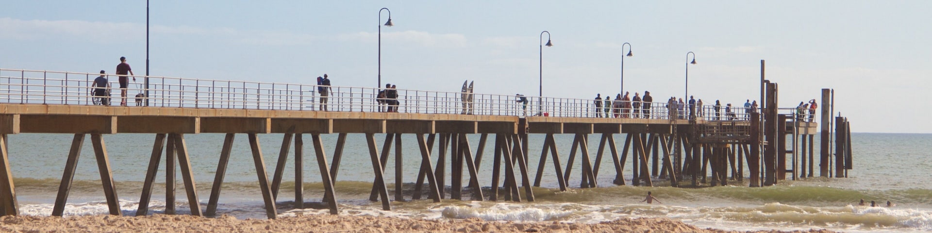 Malecón de Glenelg que incluye vista, una playa y vista general a la costa