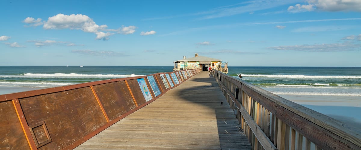 Sunglow Pier showing general coastal views