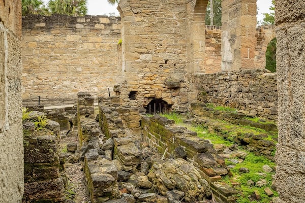 Sugar Mill Ruins showing heritage architecture and building ruins