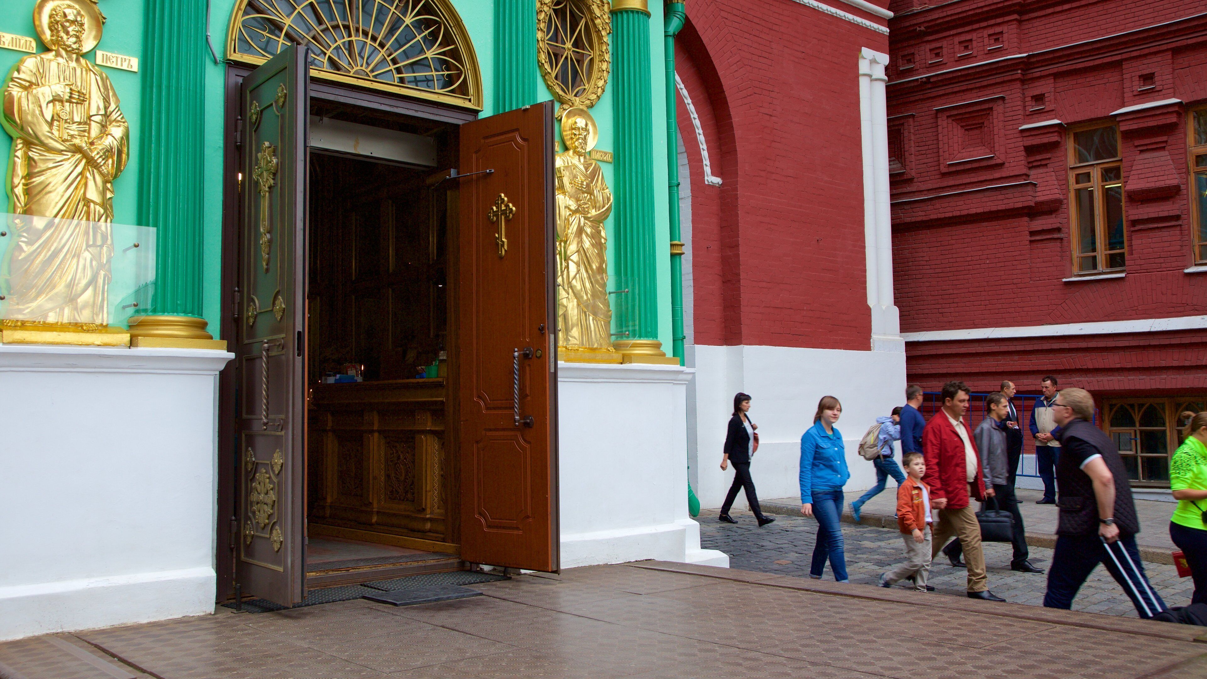 Ylösnousemuksen portti featuring vanha arkkitehtuuri