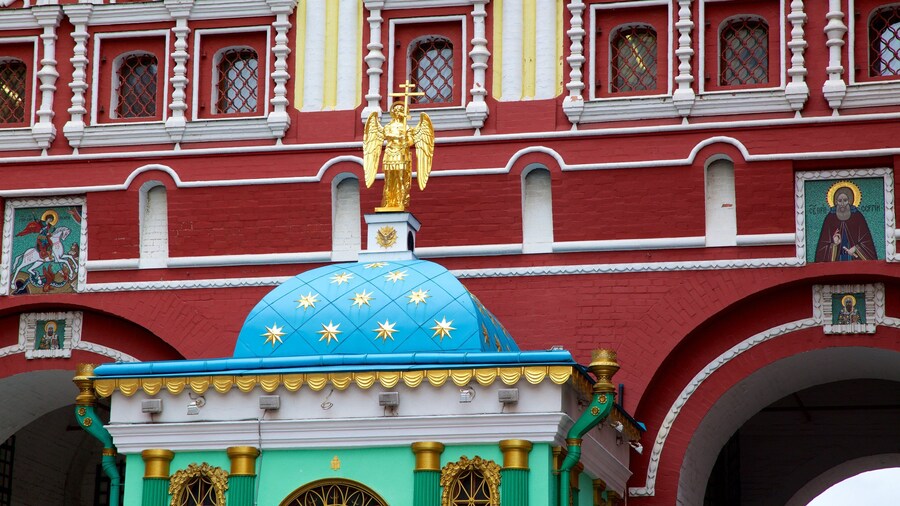 UppstÄndelseporten som visar historisk arkitektur