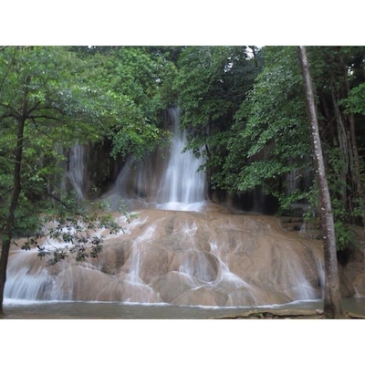 Does anyone know the name of this waterfall. I didn't catch it from the signs or driver.