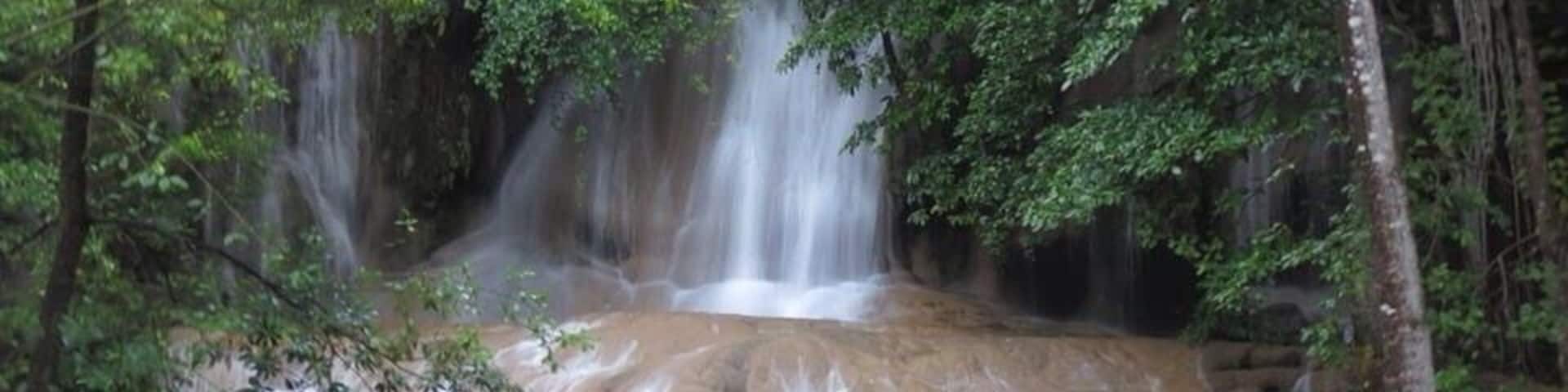 Does anyone know the name of this waterfall. I didn't catch it from the signs or driver.