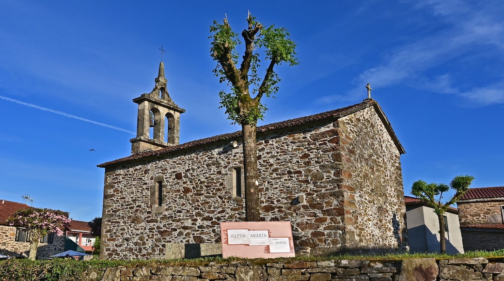 Paesaggi di Galizia, la chiesa di Santa Lucia a Lavacollo sul sentiero Primitivo di Santiago di Compostela fra Arzua e Santiago - Galizia, Spagna