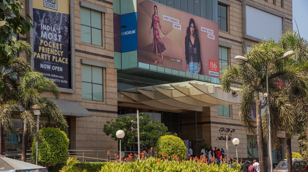 Korum Mall which includes signage
