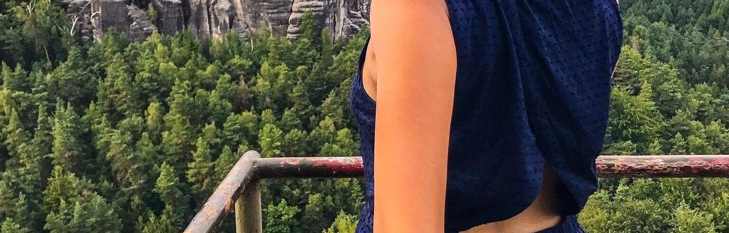 A glimpse of rock formation after a short 30 min walk up the mountain. As we made our way to Elbe to see this unique sandstone formation, we arrived at a fairy tale village that was at the bottom of this mountain. We didn't realize that we could climb the mountain and find a view even more spectacular 😍
#trekking #takeahike