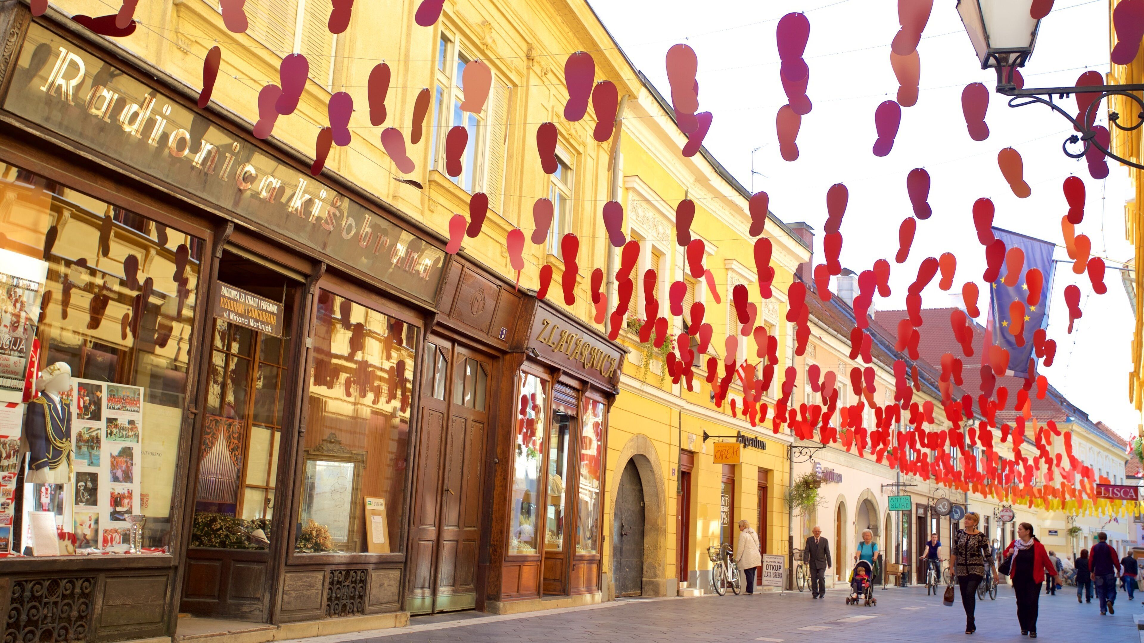 Varazdin featuring street scenes