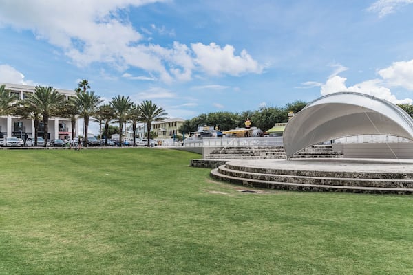 SantaRosaBeach_CentralSquare_6298644_04