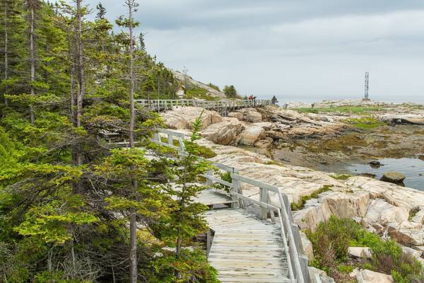 Sentier de la Pointe-de-l\'Islet featuring general coastal views and rugged coastline