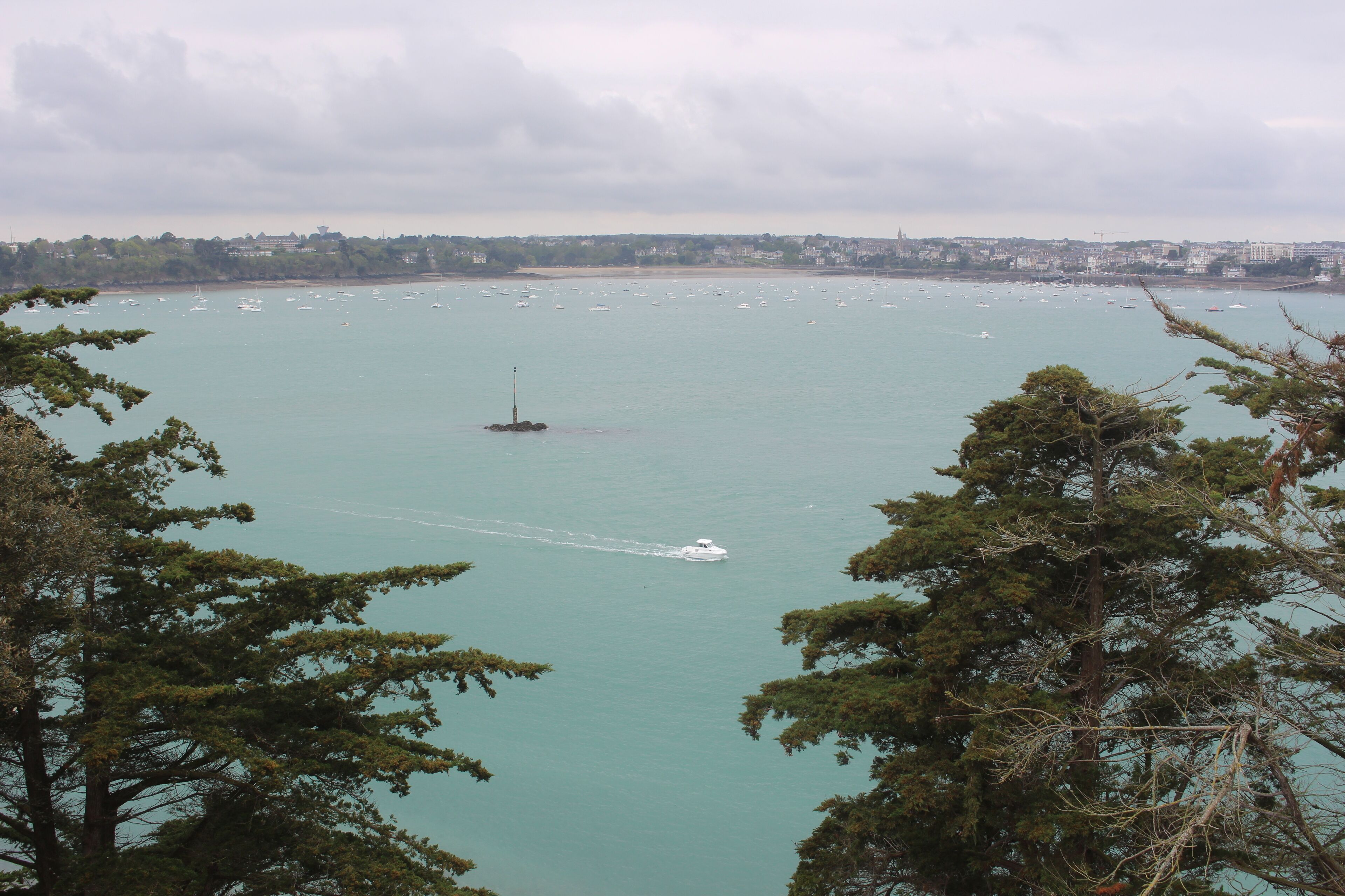 Залив между городами Динар и Сен-Мало (Baie du Prieuré)