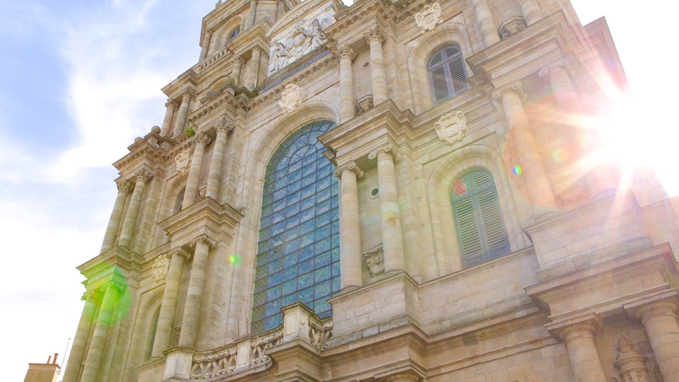 Rennes featuring a church or cathedral, heritage elements and heritage architecture