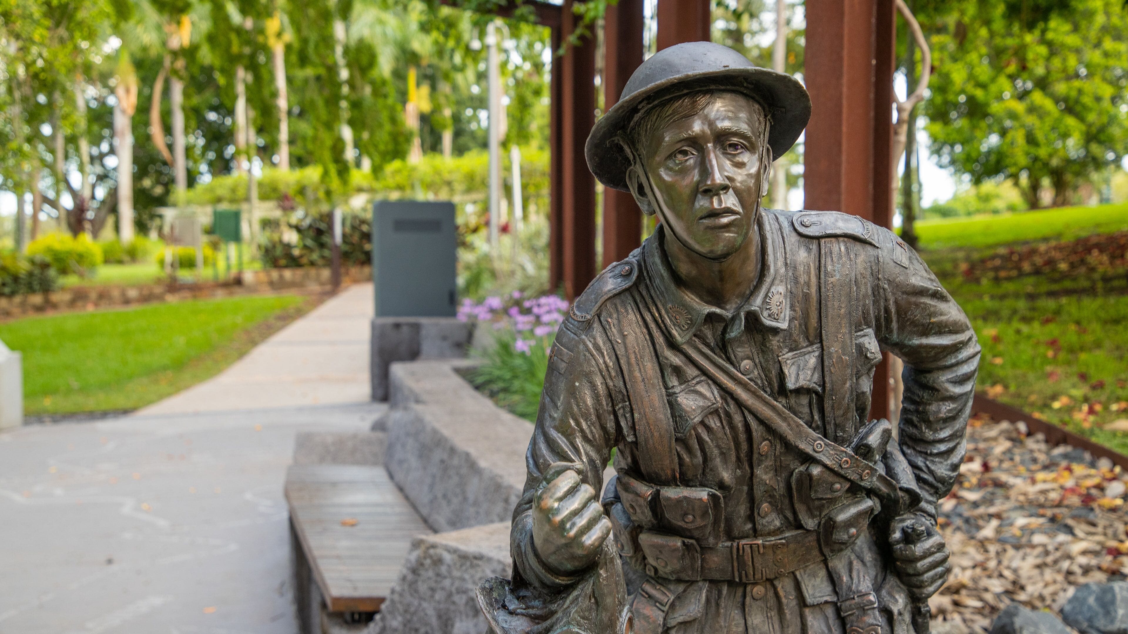 Queens Park featuring a statue or sculpture