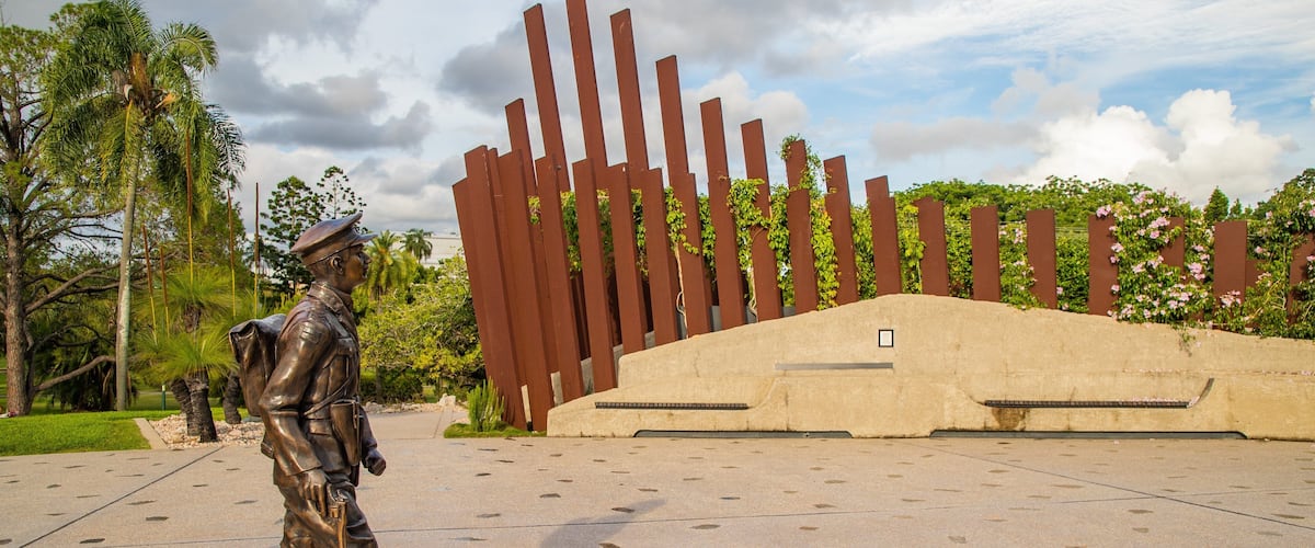 Queens Park featuring a statue or sculpture