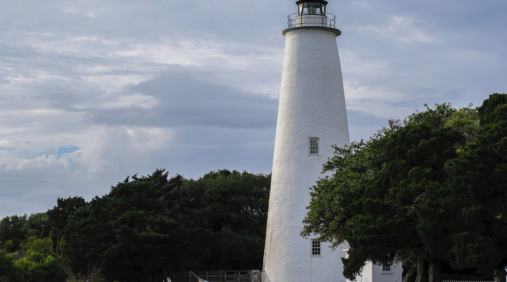 Remote and only reachable via a ferry, the Ocracoke Lighthouse is quaint and beautiful but can only be viewed from the outside. They do not allow you inside the lighthouse.
View a complete video guide of the lighthouse here: https://www.hdcarolina.com/episode/ocracoke-lighthouse
#BeachBound