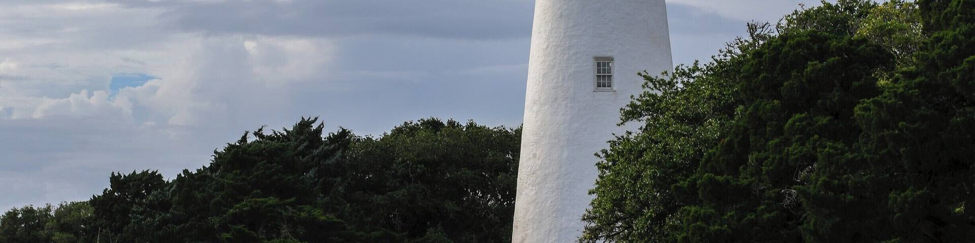 Remote and only reachable via a ferry, the Ocracoke Lighthouse is quaint and beautiful but can only be viewed from the outside. They do not allow you inside the lighthouse.
View a complete video guide of the lighthouse here: https://www.hdcarolina.com/episode/ocracoke-lighthouse
#BeachBound