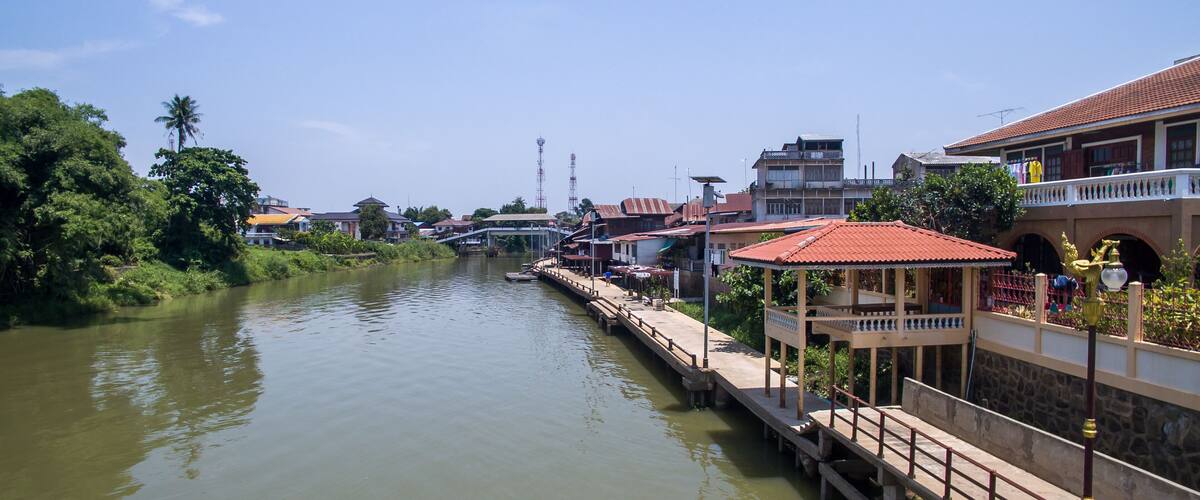 A river with houses and a bridge.
