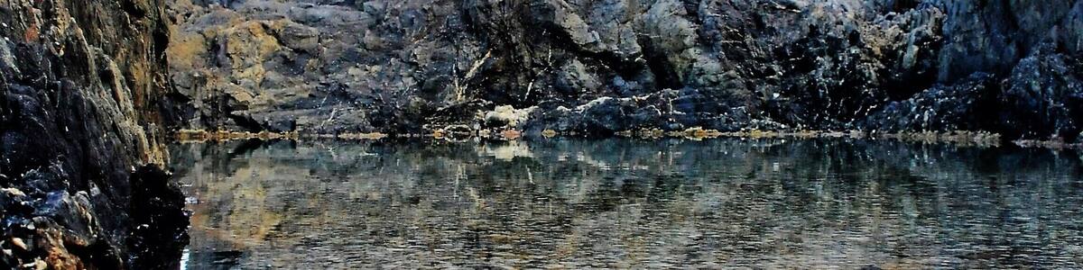 I saw a photograph once, way better than this one, and decided I had to find out where it was.
Well, first up, it's not that easy to get there for a start. You either have to scramble down a corroding cliff or make your way around at low tide from the south (which is what most people do). Be prepared to get a little wet.
If the surf's up, forget it; it's way too dangerous, but if you get the right conditions, it's definitely worth a look.