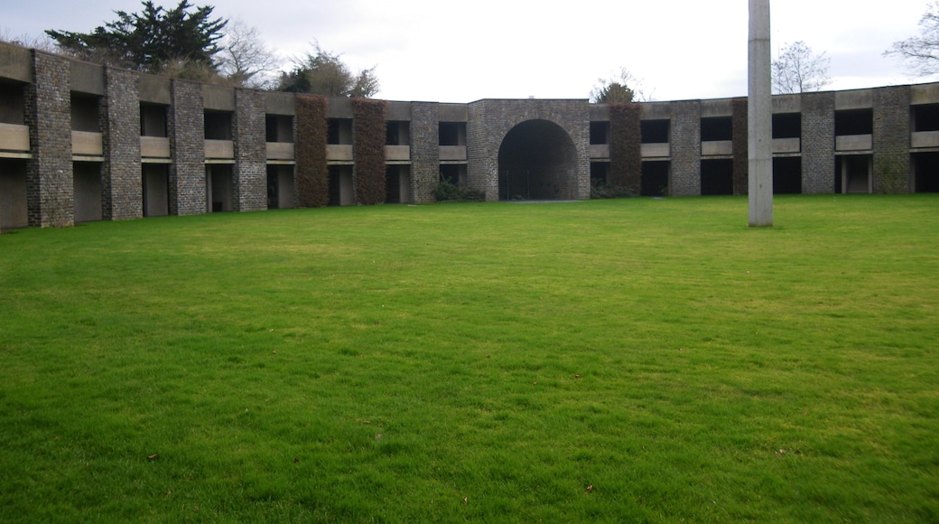 vue sur le cimetiere allemand du mont de l'huisnes