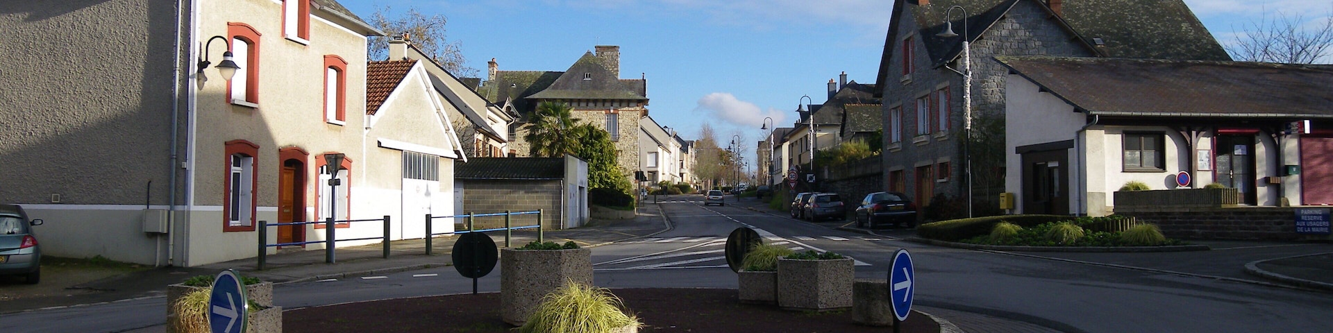le rond point et l'avenue brizeux a pacé