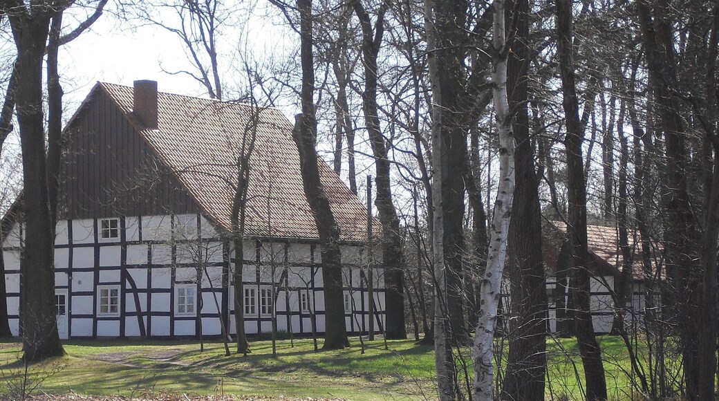This is a photograph of an architectural monument. It is on the list of cultural monuments of Hövelhof, no. 9