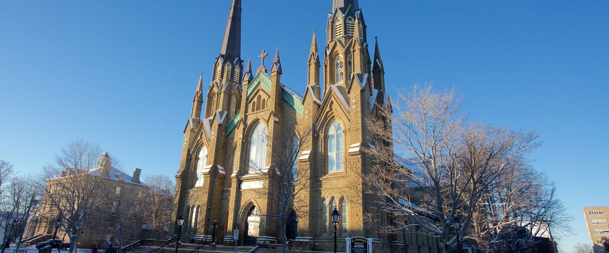 Basilique de St. Dunstan mettant en vedette neige et église ou cathédrale