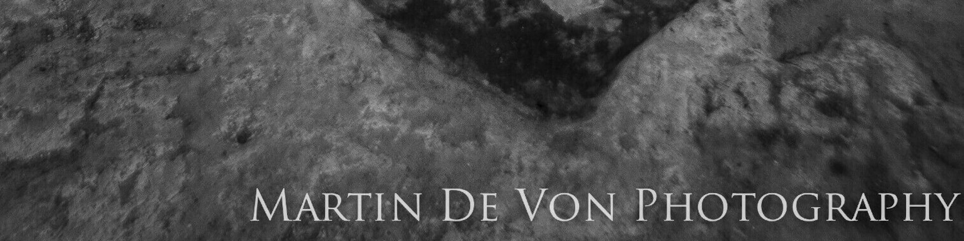 A great visit if you're in the area! I had a great experience with the Navajo guide who really was into the history. He was no paleontologist, but nonetheless informative in his own right. The place is free but I strongly recommend a decent tip of $10 to your guide. They sell locale Navajo crafts and jewelry there as well.
Well worth the trip!