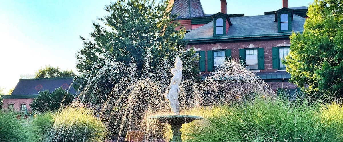 Talk about a #weekendgetaway, the PA Ren Faire begins at the start of August and goes straight through October. It's a favorite of mine despite the 2.5 hour drive from my home. Still, with the Shire opening at 11 and closing at about 8-ish, you can get a full day in while leaving home/getting back at reasonable hours. Beside this, there's a lot of wine, entertainment, great food, and beautiful crafts you can buy. There's a reason I go every year, after all. Huzzah!