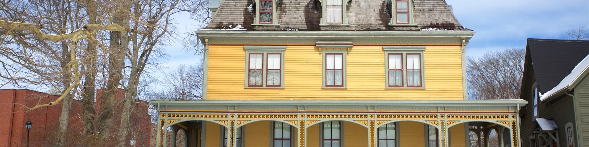 Beaconsfield Historic House which includes snow and a house