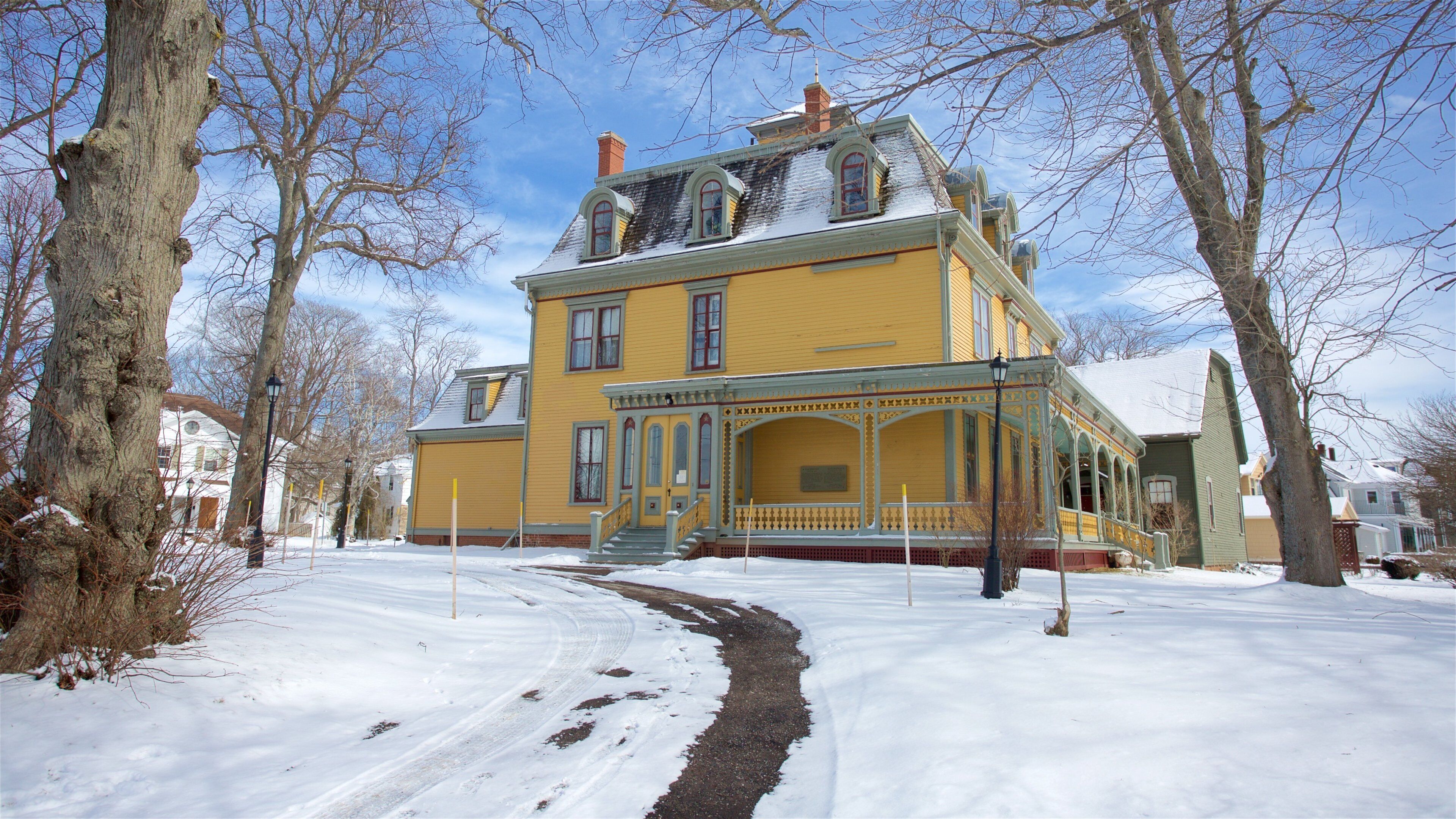 Beaconsfield Historic House which includes snow and a house