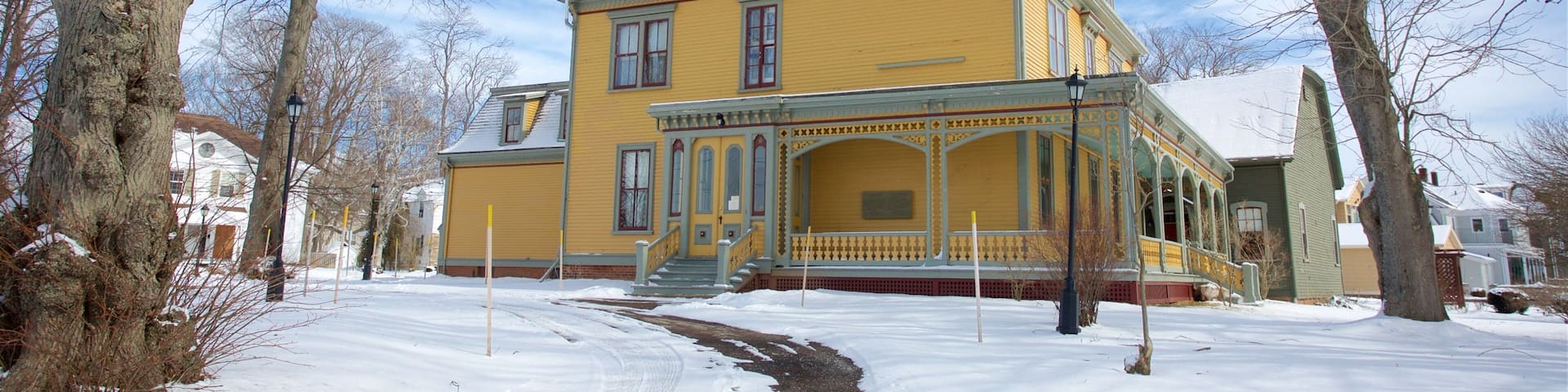 Beaconsfield Historic House which includes snow and a house