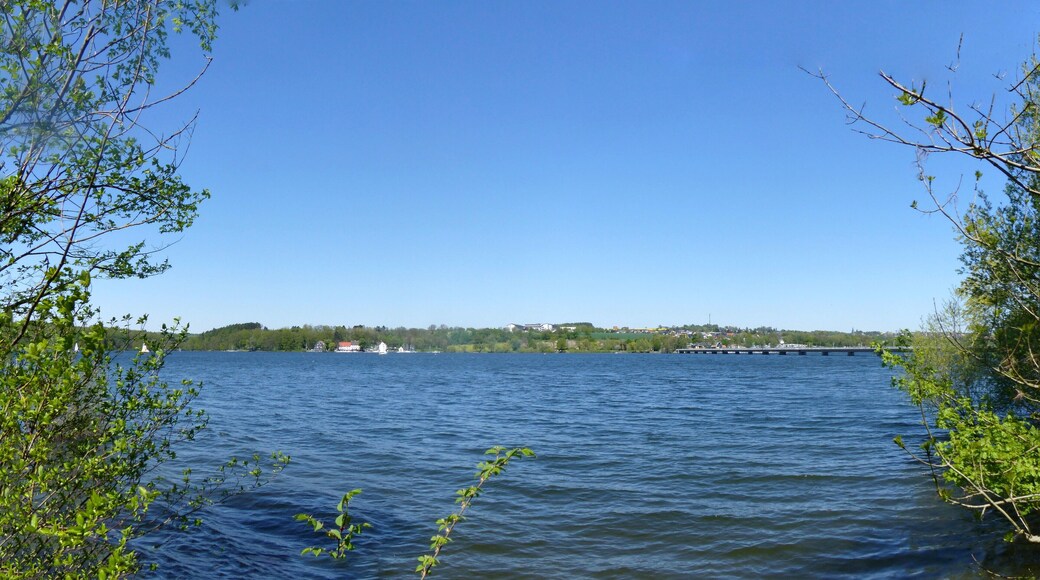 Blick über den Möhnesee nach Möhnesee-Körbecke