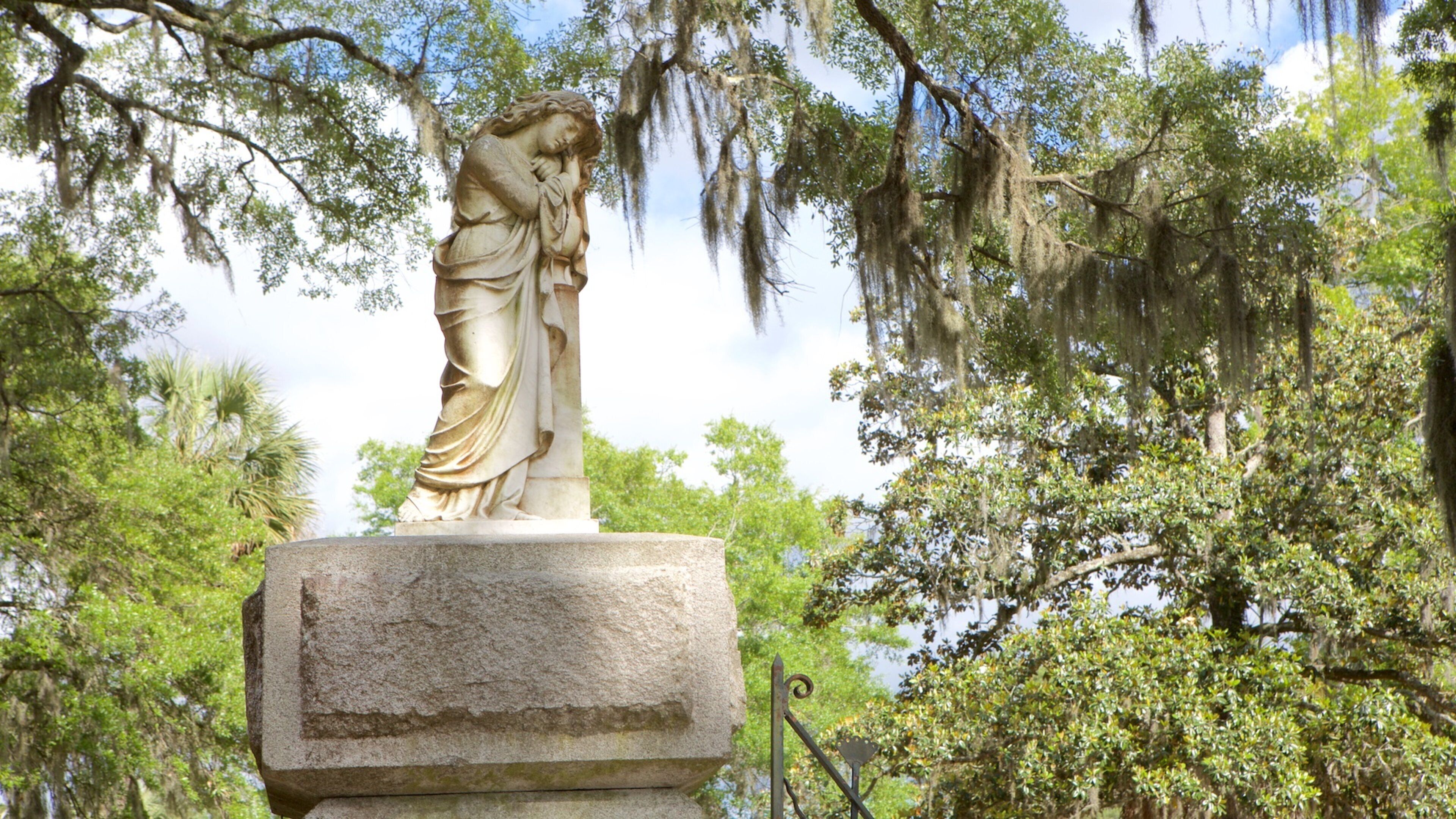 Bonaventure Cemetery featuring a statue or sculpture