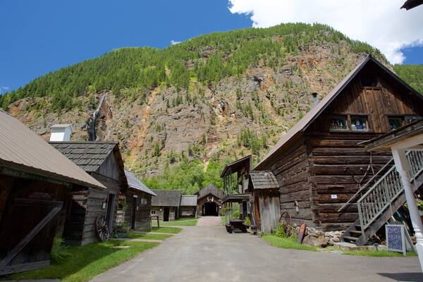 スリー バレー ギャップ ゴースト タウン フィーチャー 小さな町あるいは村 と 遺跡・遺産