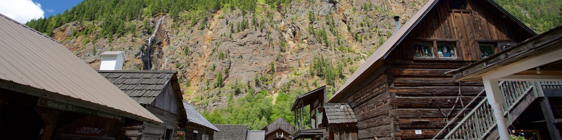 Three Valley Gap Ghost Town que inclui elementos de patrimônio e uma cidade pequena ou vila