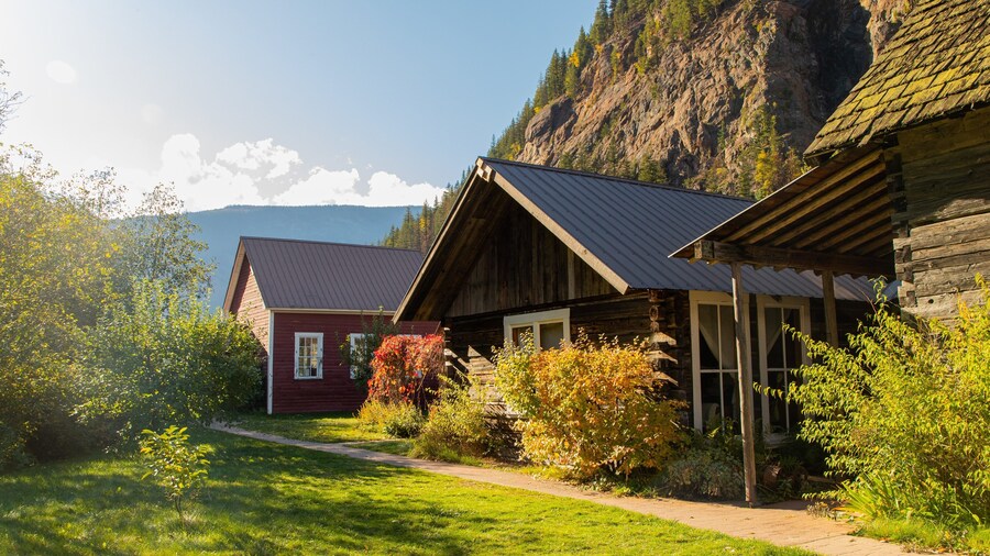 Three Valley Gap Ghost Town which includes a house