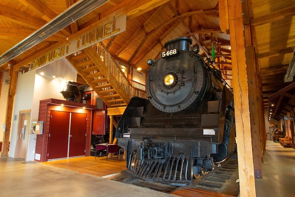 Revelstoke Railway Museum which includes heritage elements, interior views and railway items