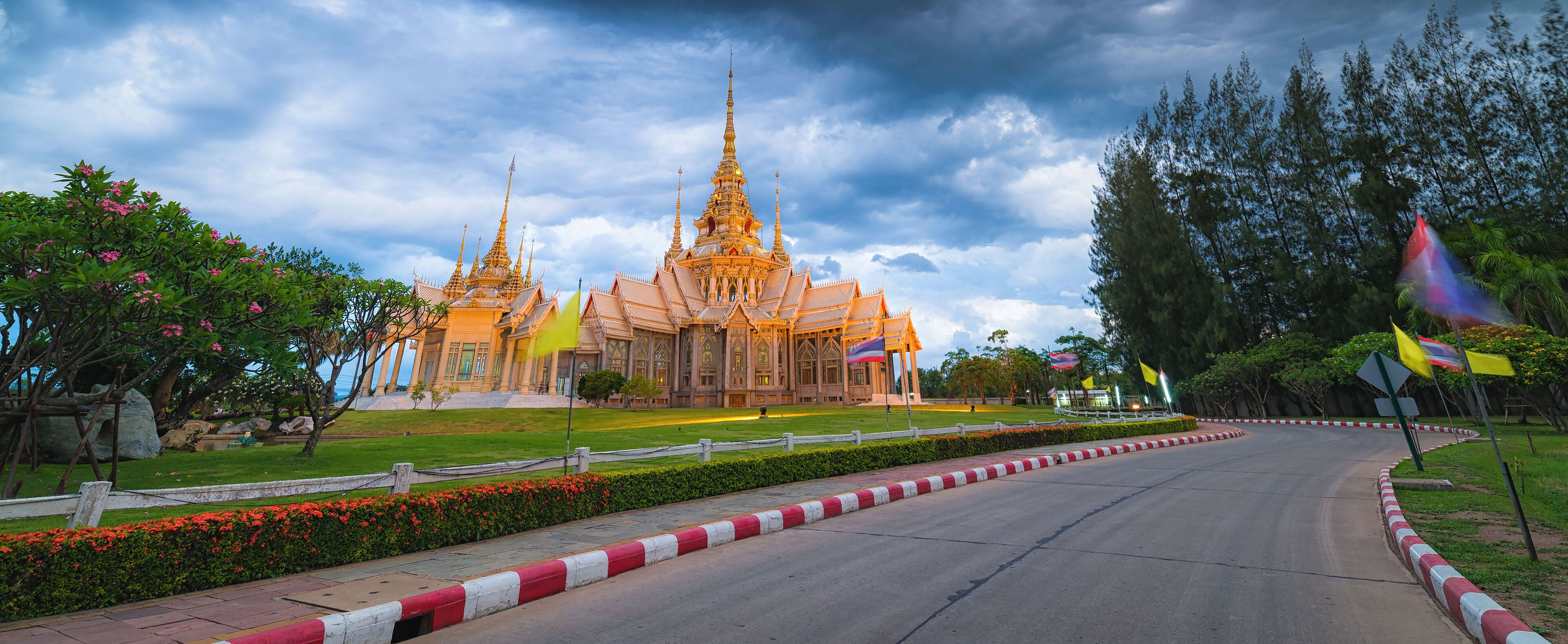 Wat Non Kum Temple in  thailand. .