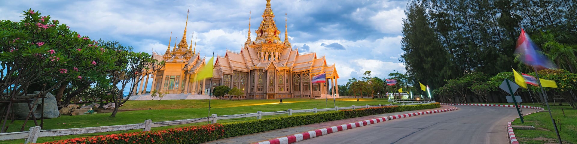 Wat Non Kum Temple in thailand. .