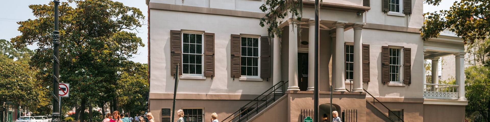Juliette Gordon Low Birthplace featuring heritage architecture and street scenes
