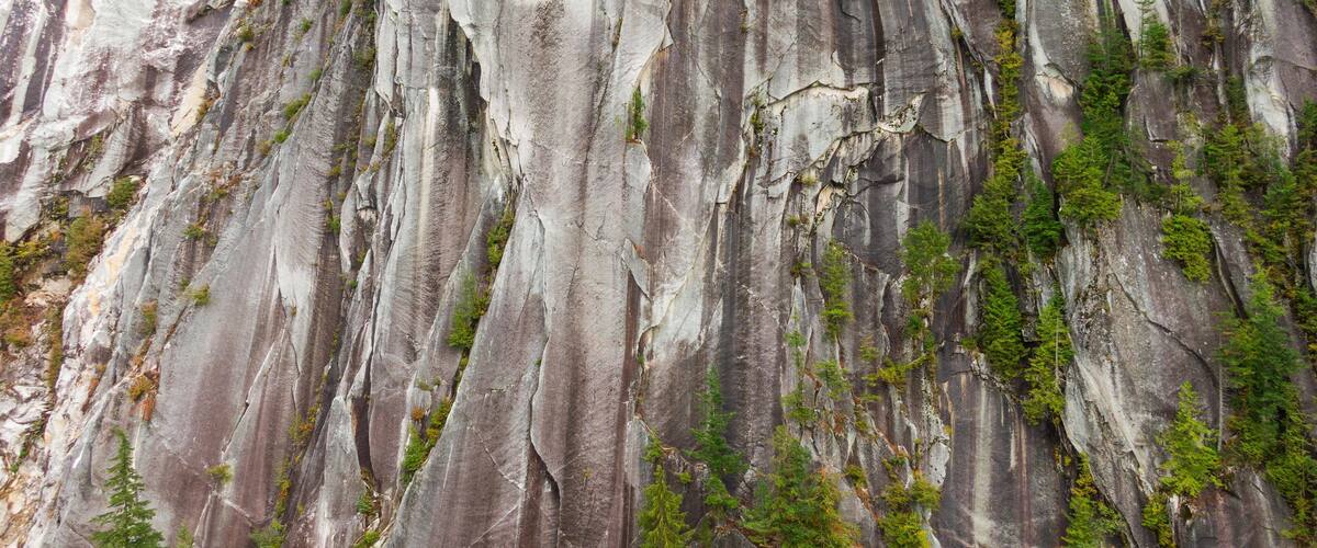 Stawamus Chief Provincial Park showing mountains