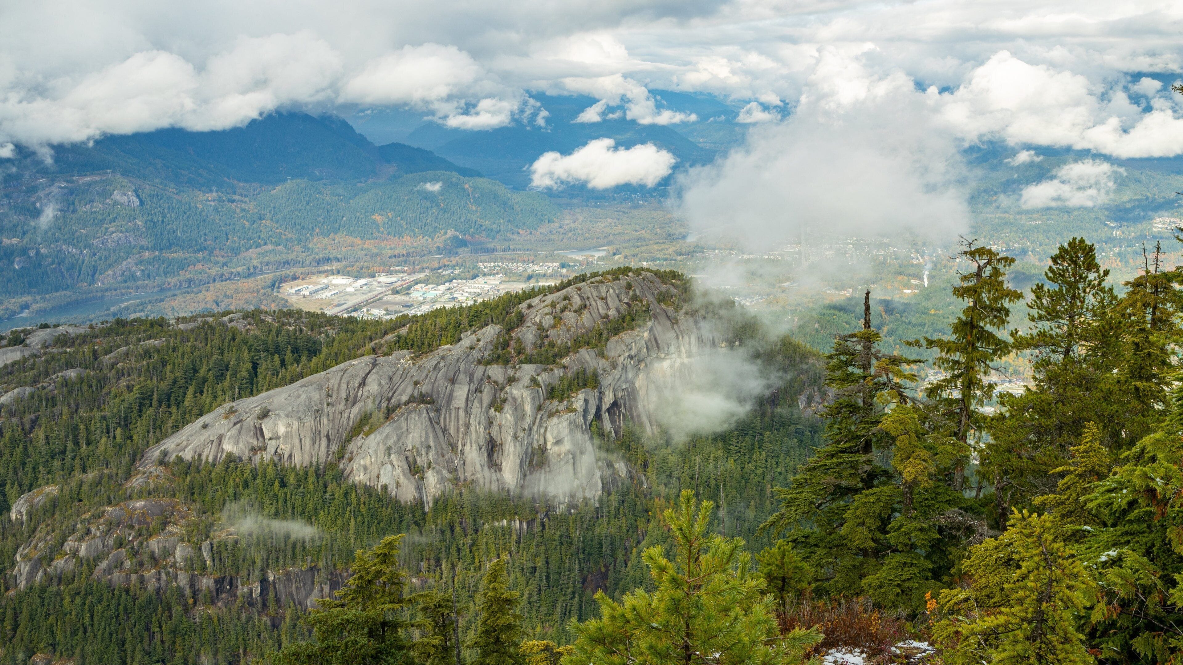 Stawamus Chief Provincial Park featuring mountains, tranquil scenes and mist or fog