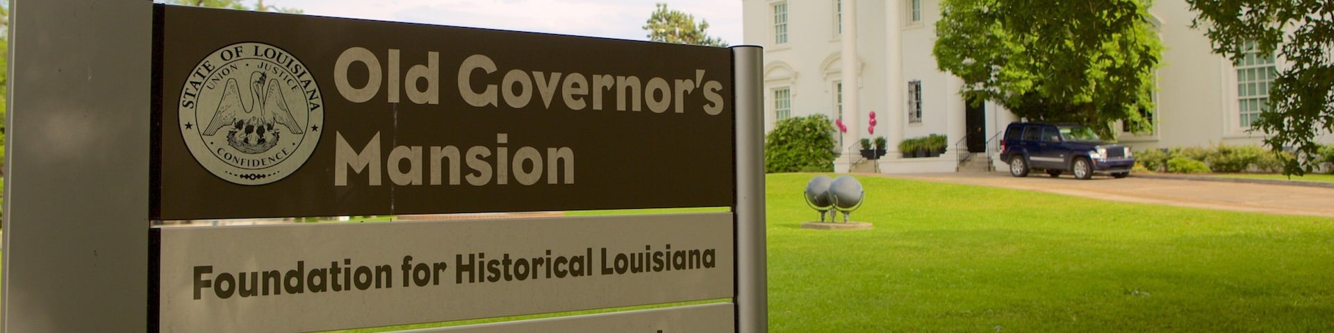 Manoir de l\'ancien gouverneur montrant signalisation