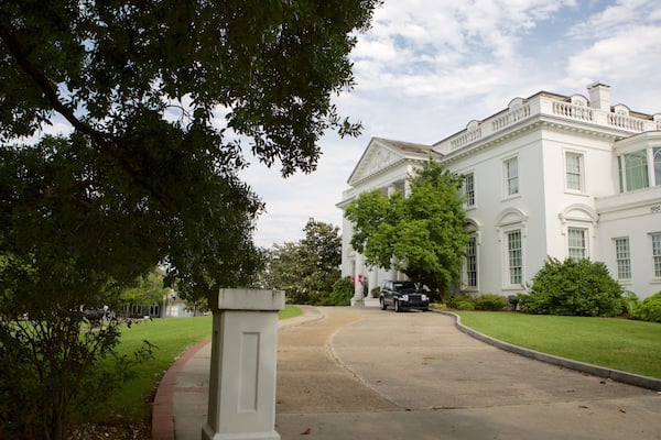 The Old Governor\'s Mansion showing an administrative buidling and heritage architecture