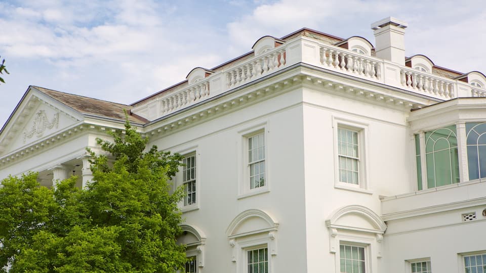 The Old Governor\'s Mansion featuring an administrative buidling and heritage architecture