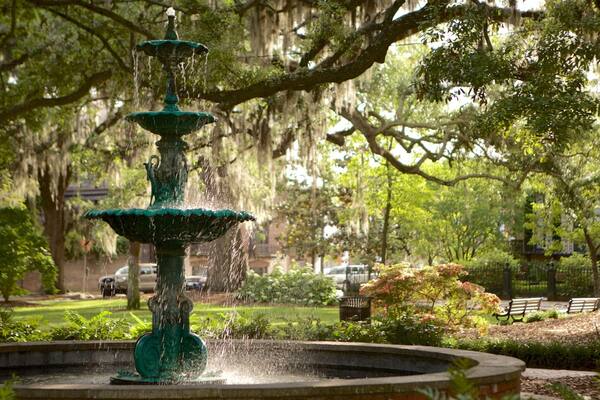 Lafayette Square mit einem Springbrunnen und Park
