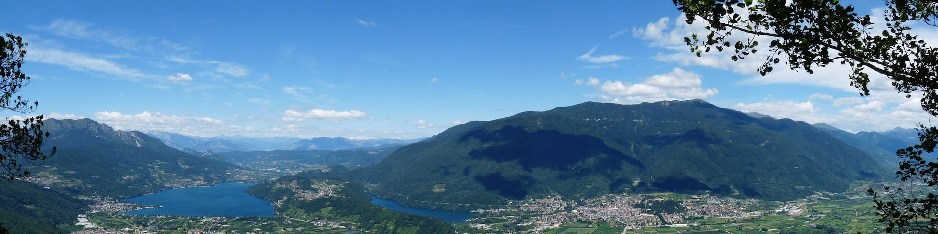 Panorama of Caldonazzo (on the left) and Levico Terme (on the right), from the sighseeing point on the Kaiserjägerstraße (or Menadór road).