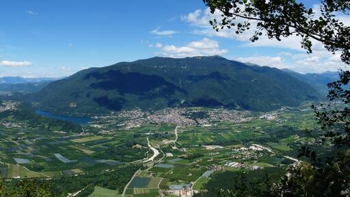 Panorama of Caldonazzo (on the left) and Levico Terme (on the right), from the sighseeing point on the Kaiserjägerstraße (or Menadór road).