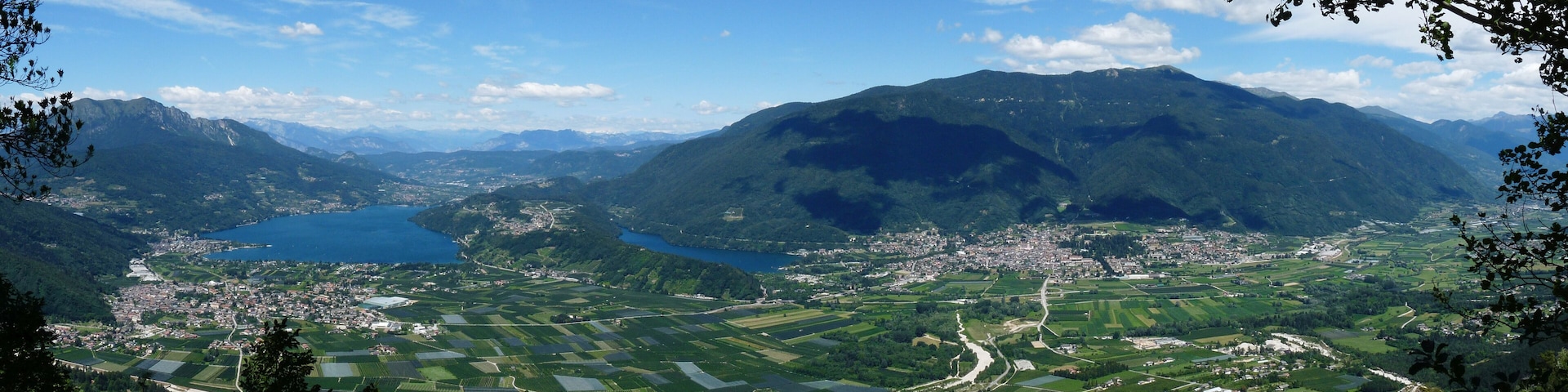 Panorama of Caldonazzo (on the left) and Levico Terme (on the right), from the sighseeing point on the Kaiserjägerstraße (or Menadór road).