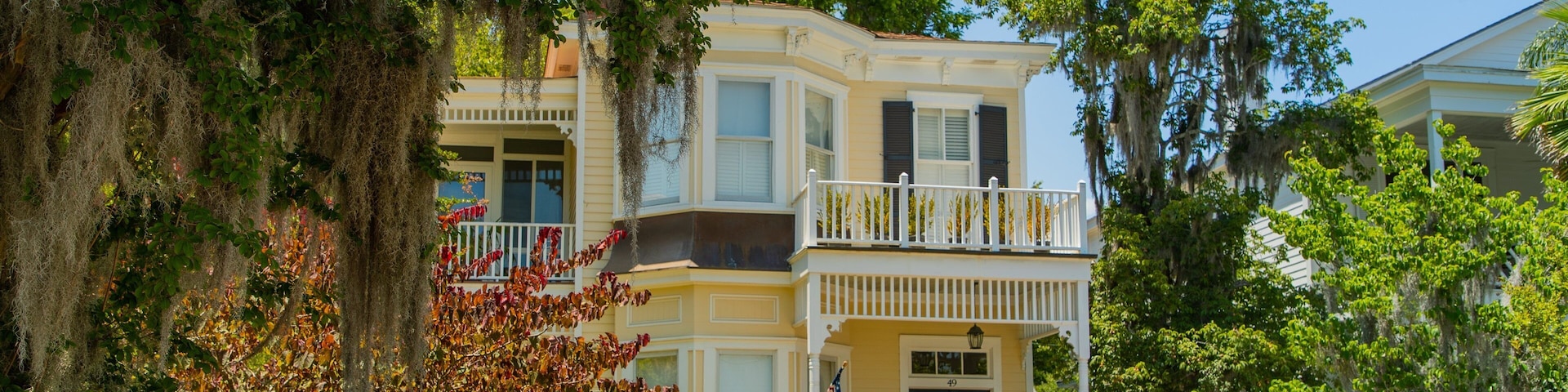 Isle of Hope Historic District showing a house
