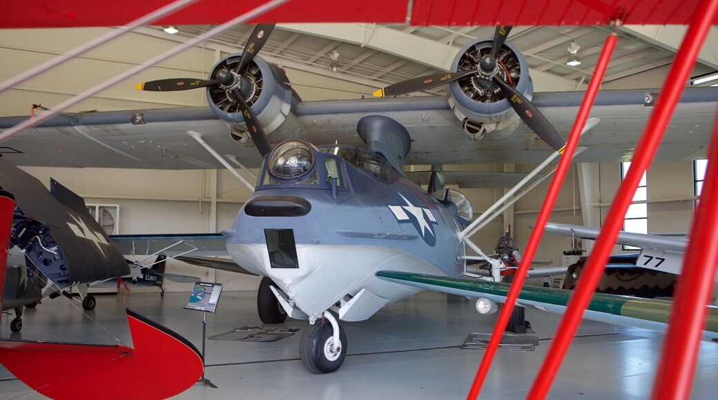 Musée Military Aviation Museum mettant en vedette avion